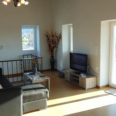 Semesterbostad Farmhouse Main 1 *