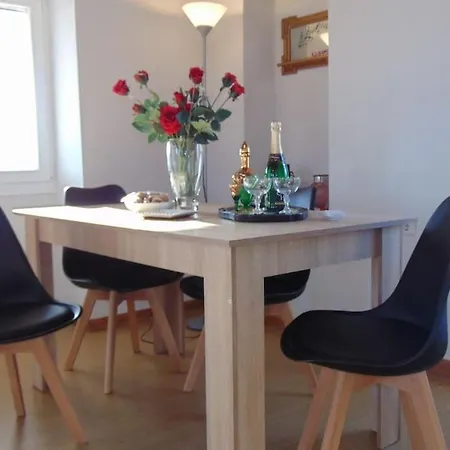 Semesterbostad Farmhouse Main 1 *